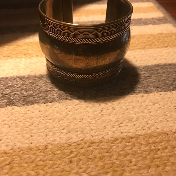 Wide cuff bracelet - Picture 6 of 8